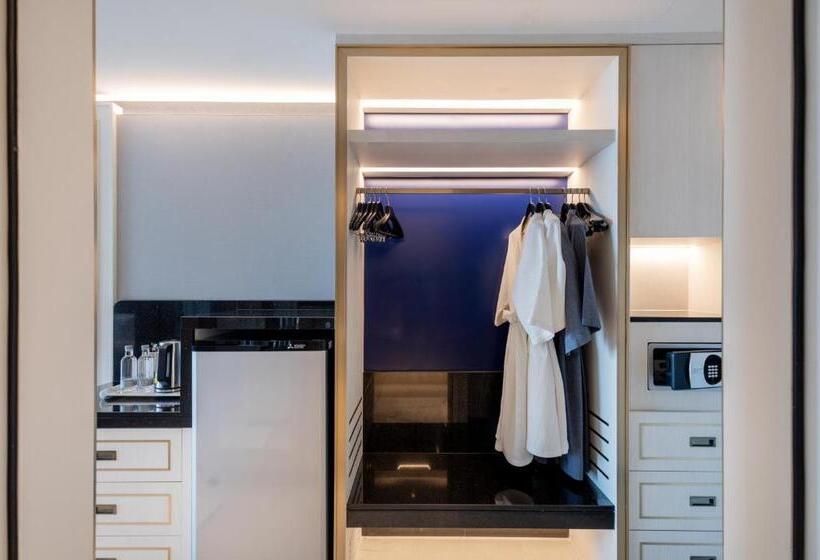 Standard Connecting Room