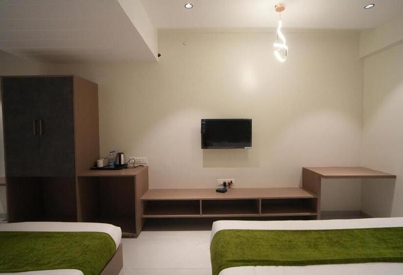 ファミリールーム, Modi Samrat