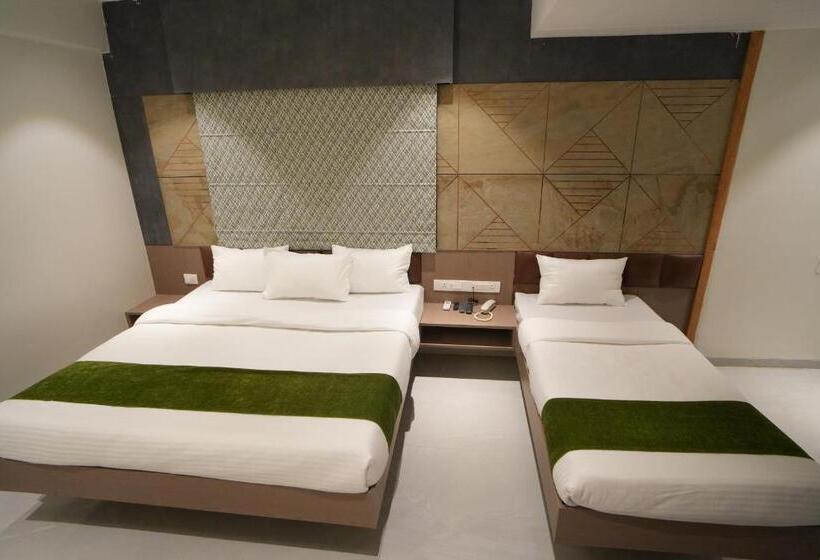 ファミリールーム, Modi Samrat