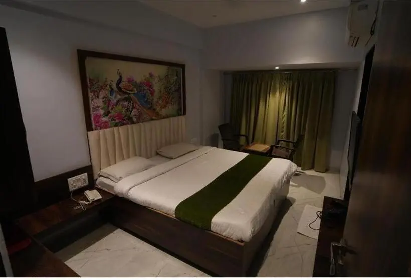 Camera Deluxe, Modi Samrat
