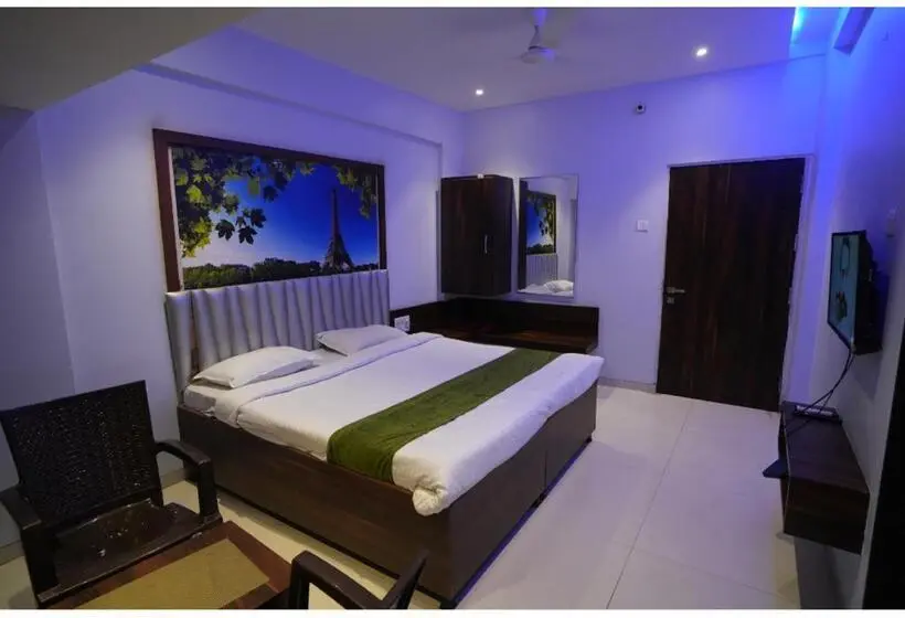 Camera Deluxe, Modi Samrat