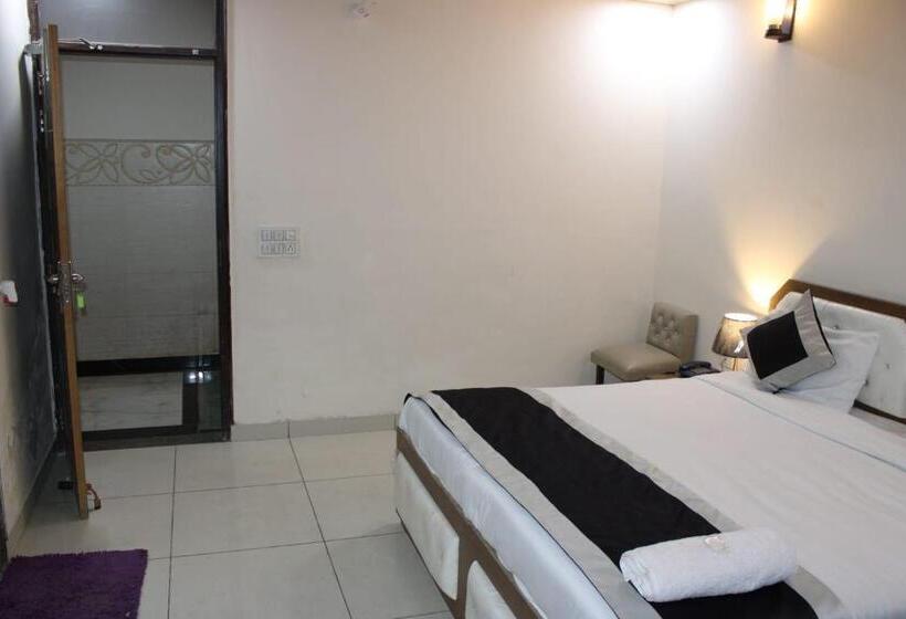 Трехместный Номер Классика, Oyo Dream House