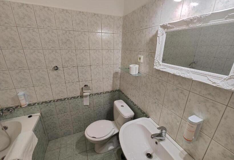 اتاق استاندارد, Smolenický Zámok