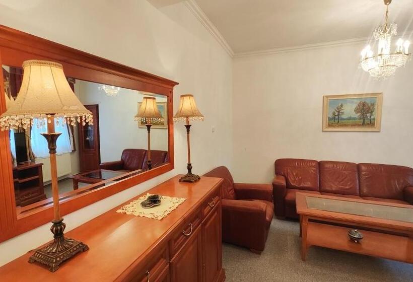 آپارتمان 2 خوابه, Smolenický Zámok