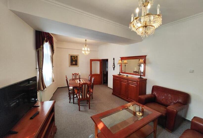 آپارتمان 2 خوابه, Smolenický Zámok