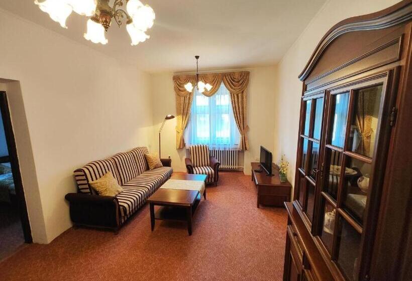 آپارتمان 1 خوابه, Smolenický Zámok