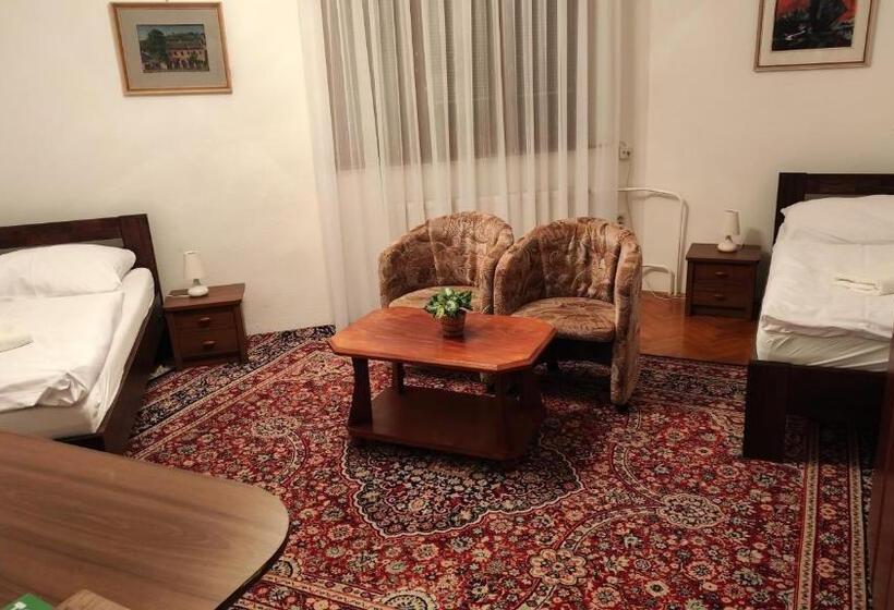 اتاق استاندارد, Smolenický Zámok