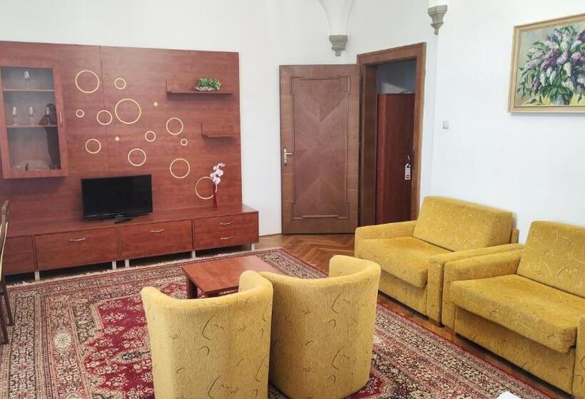 اتاق خانوادگی, Smolenický Zámok