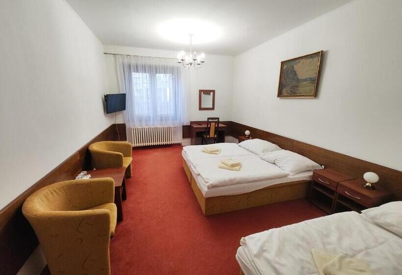 اتاق خانوادگی, Smolenický Zámok