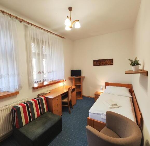 اتاق استاندارد یک نفره, Smolenický Zámok