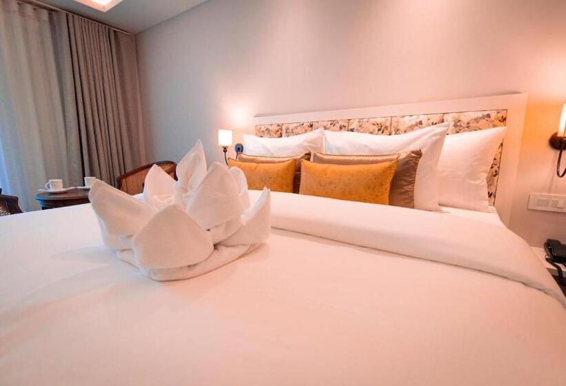 デラックスルーム, Welcomheritage Santa Roza Kasauli