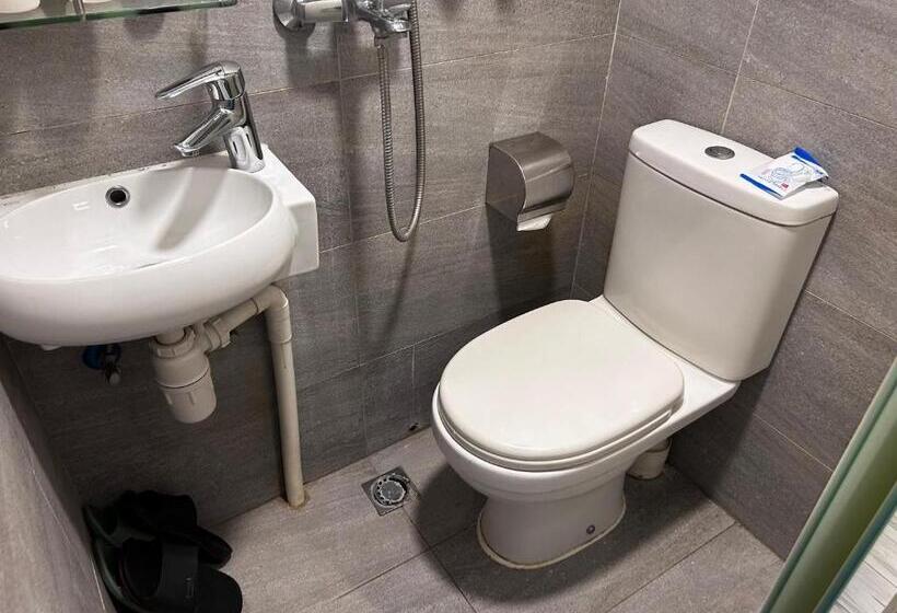 اتاق استاندارد یک نفره, 香港铃木旅馆