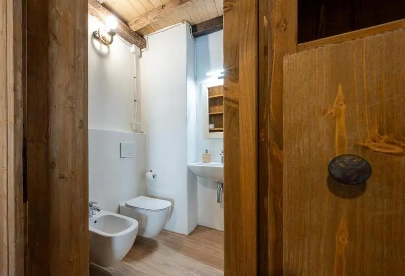 Perhehuone, Borgo Dei Sassi Di Roccamalatina   Room And Breakfast