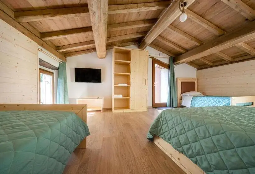 Standard Neljän Hengen Huone, Borgo Dei Sassi Di Roccamalatina   Room And Breakfast
