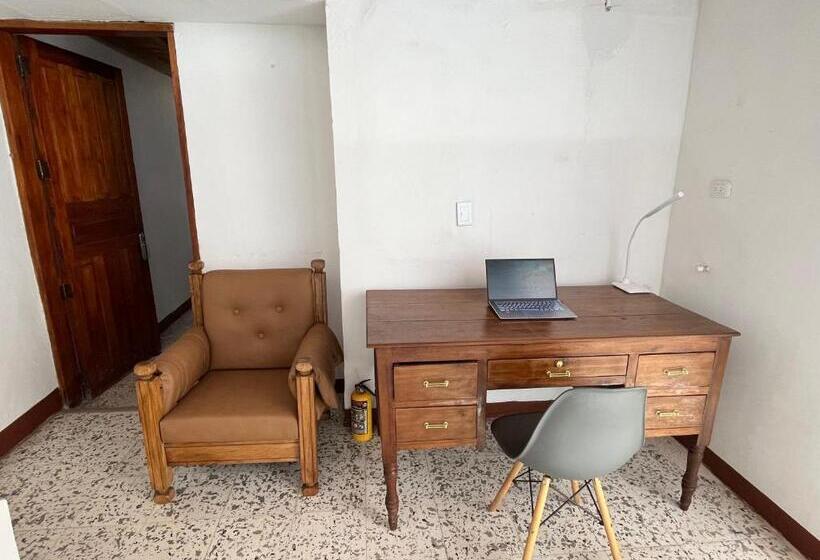 스탠다드 룸 더블 침대 2개, Casa Blanca Hostal