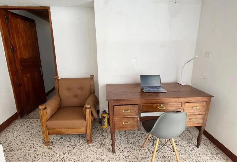 ２ダブルベッドのスタンダードルーム, Casa Blanca Hostal