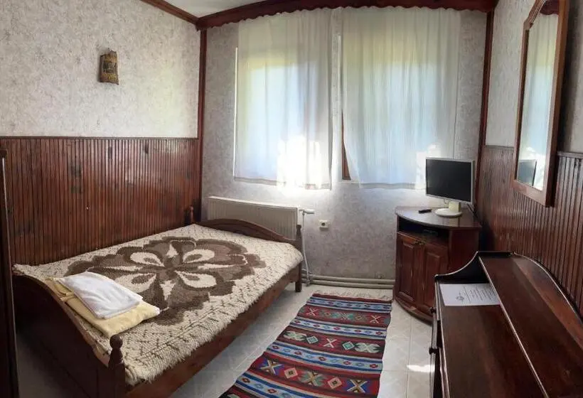 Basic-huone, хотел механа караджейката