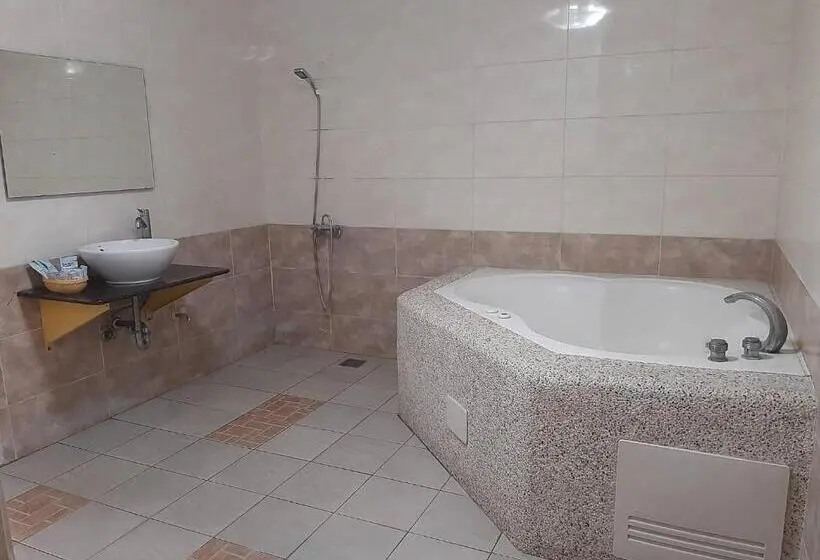 اتاق استاندارد با وان آب گرم, Xinghe Motel   Chaozhou