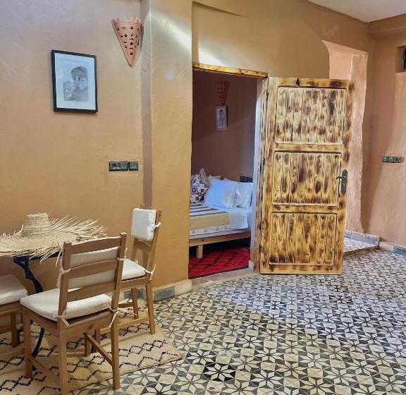 اتاق لوکس, Dar Nomads