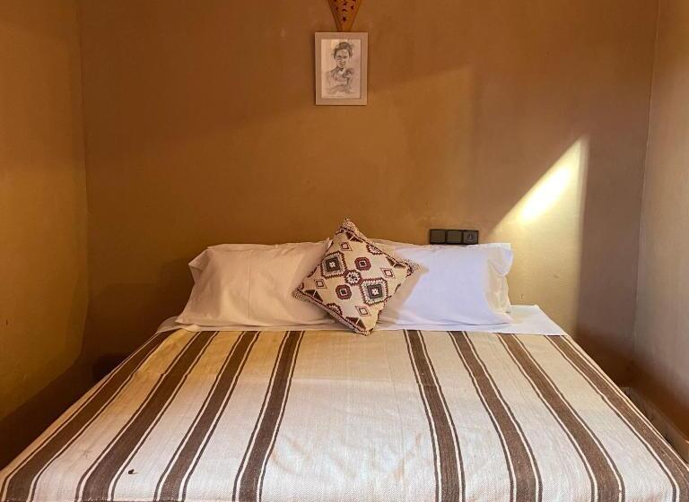 اتاق لوکس, Dar Nomads