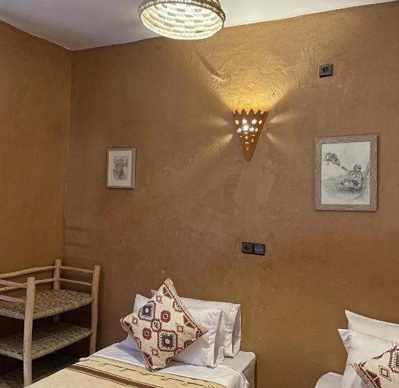 اتاق لوکس, Dar Nomads