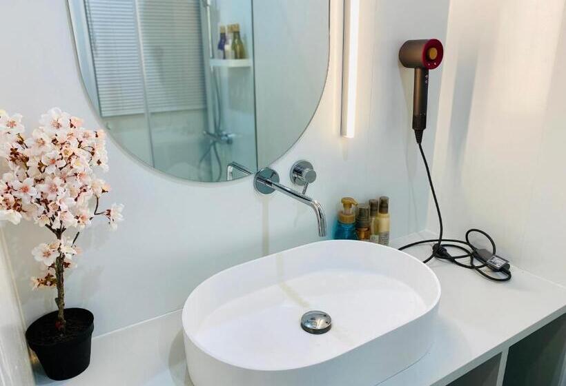 デラックスルーム, 东京中心上野公园时尚设计师房间ycoc 上野公园3分钟 车站1分钟 超级繁华 免费wifi 戴森吹风