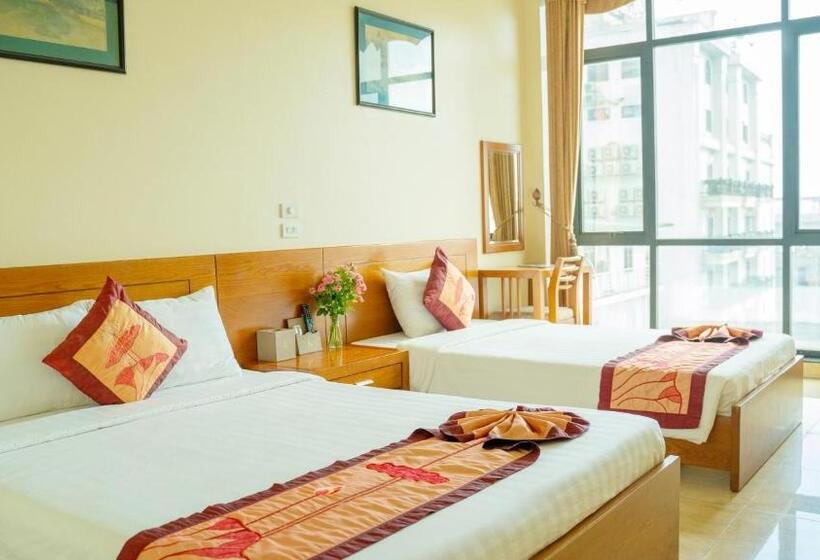 اتاق استاندارد سه نفره, Gia Le