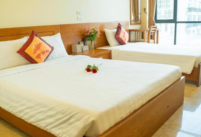 اتاق استاندارد سه نفره, Gia Le