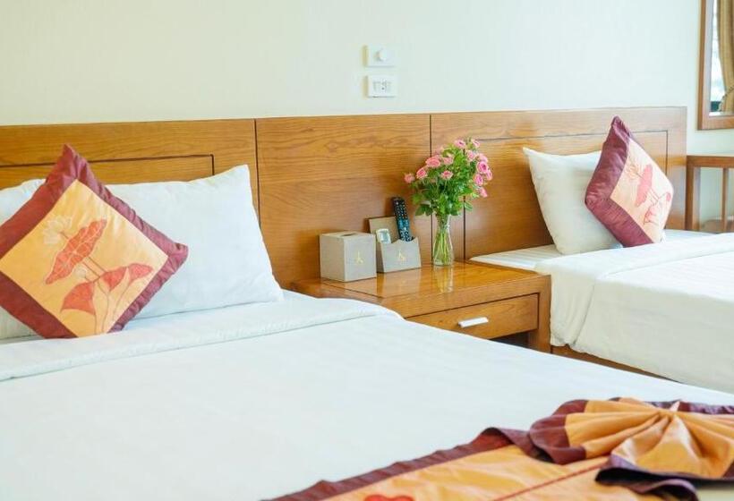 اتاق استاندارد سه نفره, Gia Le