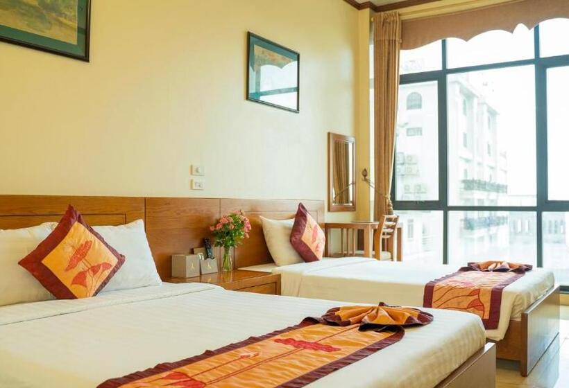 اتاق استاندارد سه نفره, Gia Le