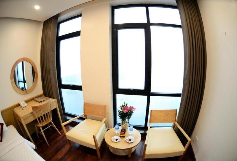 اتاق لوکس, Gia Le