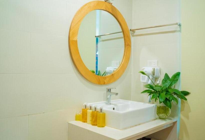 اتاق سوپریور, Gia Le