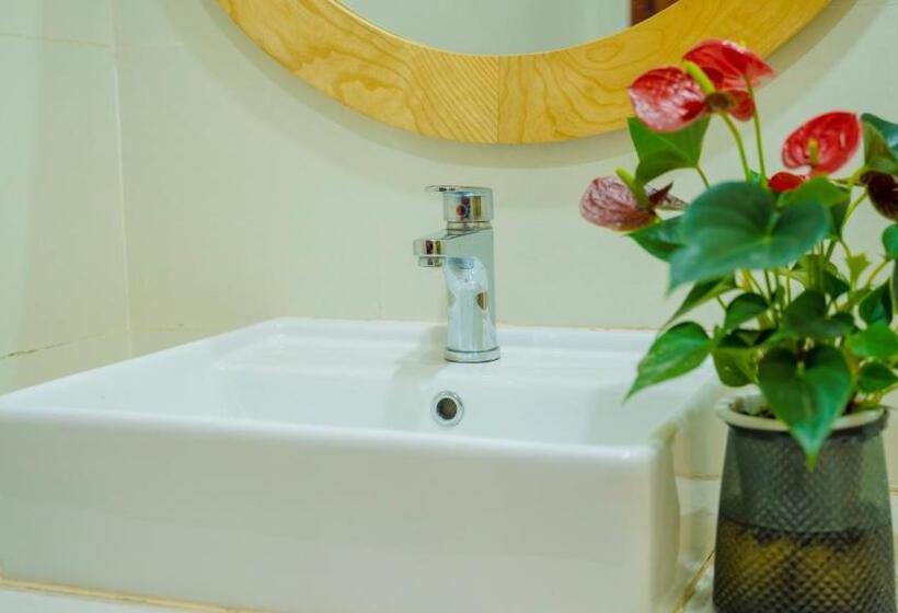 اتاق لوکس سه تخته, Gia Le