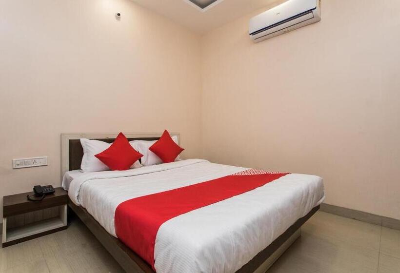 标准间, O Madhur Inn