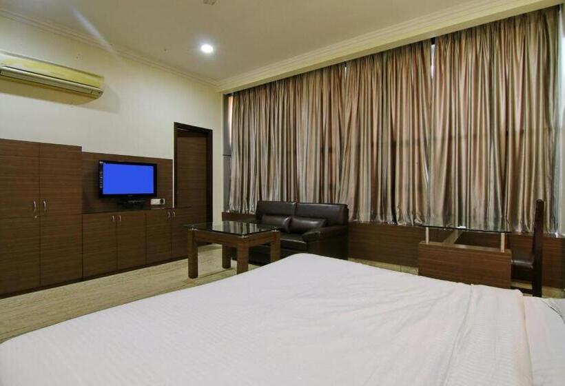 Номер Deluxe, Narula Convention Centre