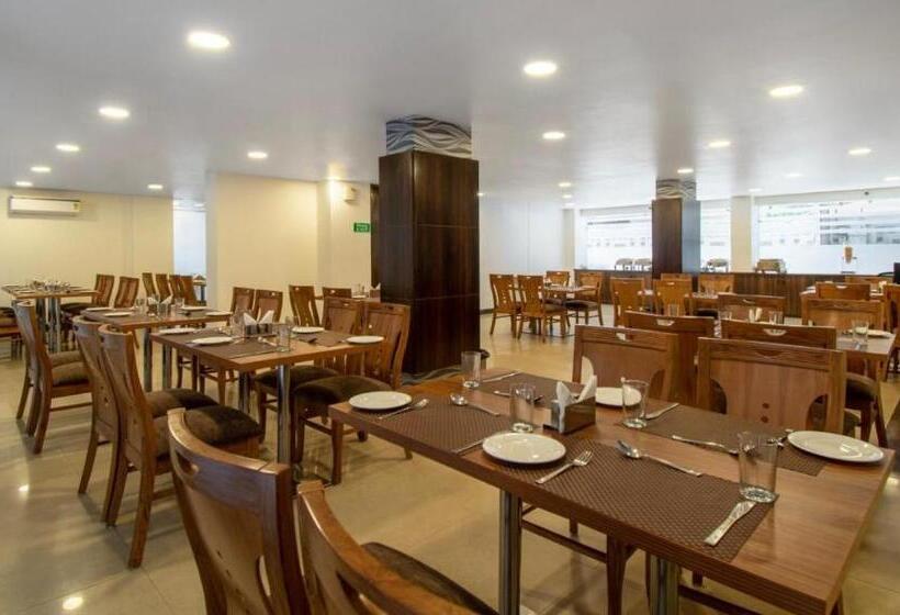 带大床的高级房间, Rosemallow Hotel New Delhi