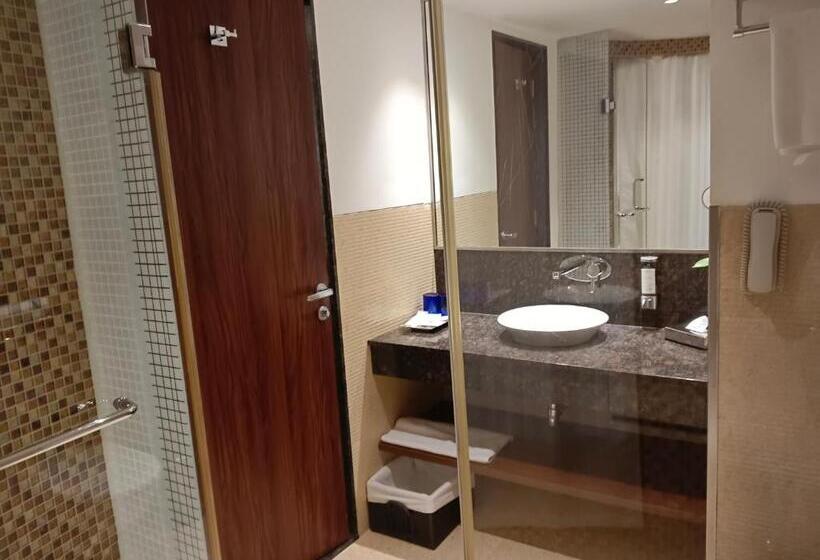 Четырехместный номер Премиум, Fortune Park Tiruppur  Member Itc S Hotel Group