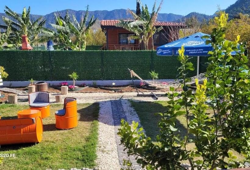 بنگله خانوادگی, ünlü Ev Adrasan