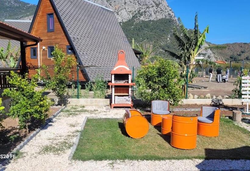 بنگله خانوادگی, ünlü Ev Adrasan