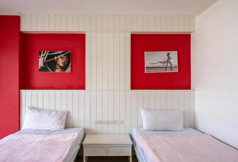 Quarto Estandar, Santi White House Patong