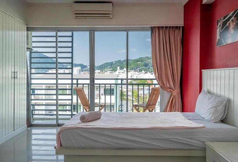 غرفة قياسية, Santi White House Patong