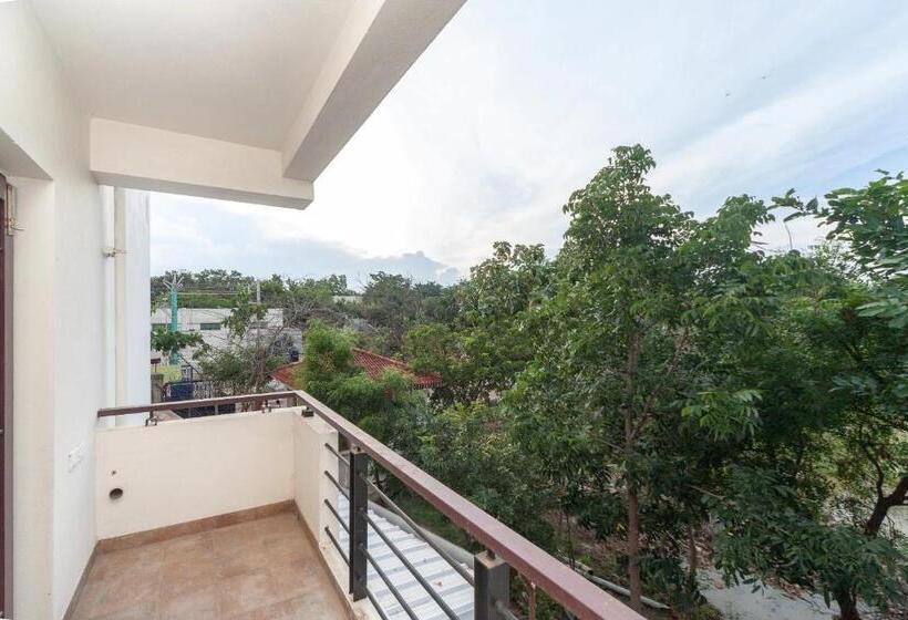 带阳台套房, Tulips Residency Airport