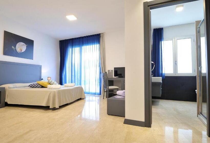 Семейный Номер Боковой Вид на Море, Bellevue Sardinia Resort, Affiliated by Meliá