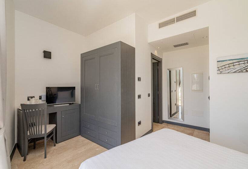 اتاق اساندارد با چشم‌انداز جانبی به دریا, Bellevue Sardinia Resort, Affiliated by Meliá