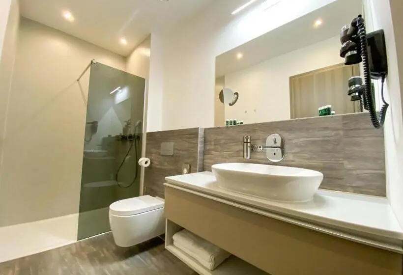 سوییت جونیور با بالکن, Arus Hotels