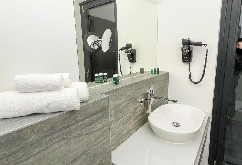 小型套房带阳台, Arus Hotels