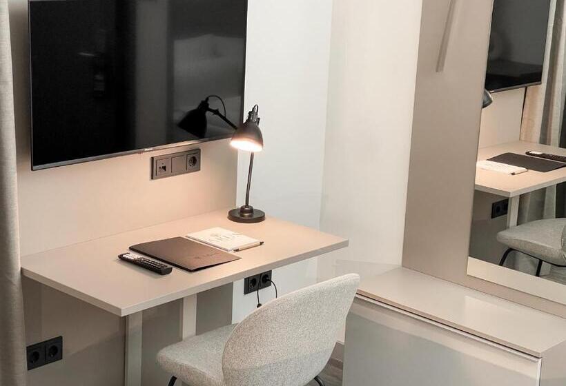 小型套房带阳台, Arus Hotels