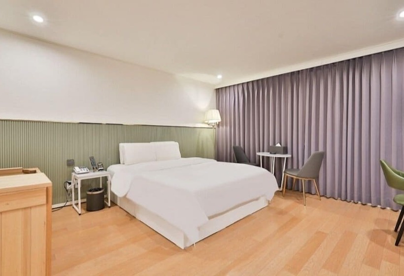 Habitació Estàndard, Beyond