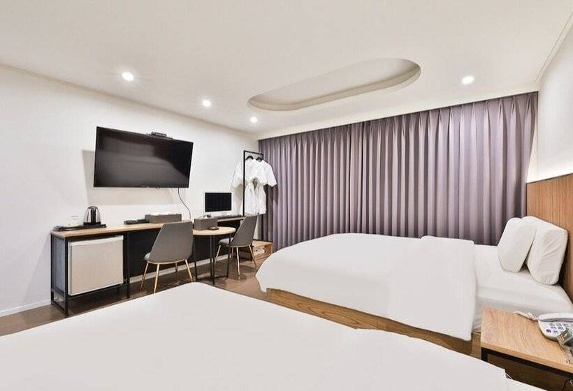 Habitació Estàndard, Beyond