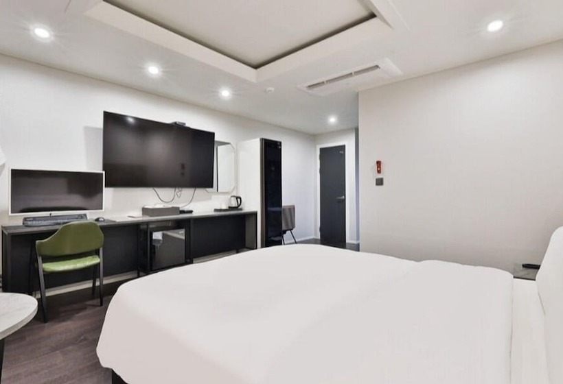 Habitació Deluxe, Beyond